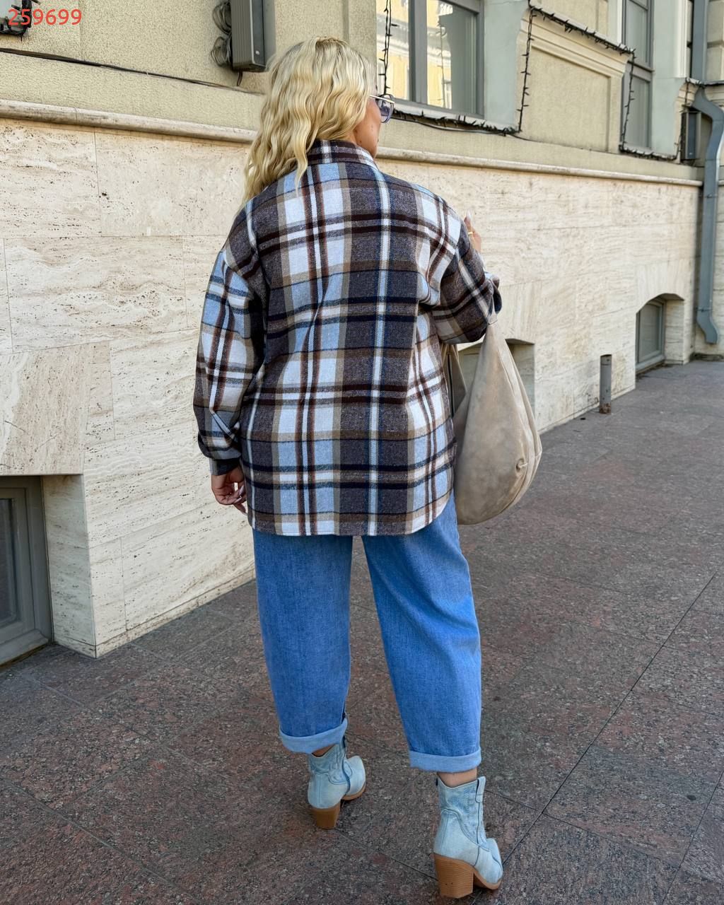 Стильна оверсайз сорочка в клітку блакитна №259699 — фото 4