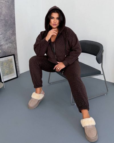Костюм з флісу з каменями шоколад №258431